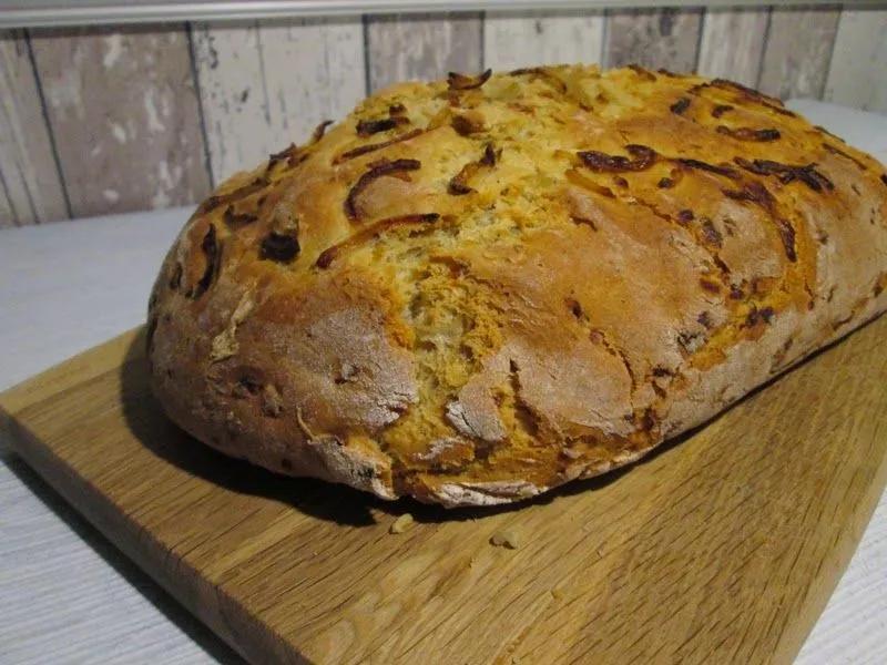 Zwiebelbrot mit Knusperkruste (mit Bildern) | Brot selber backen rezept ...