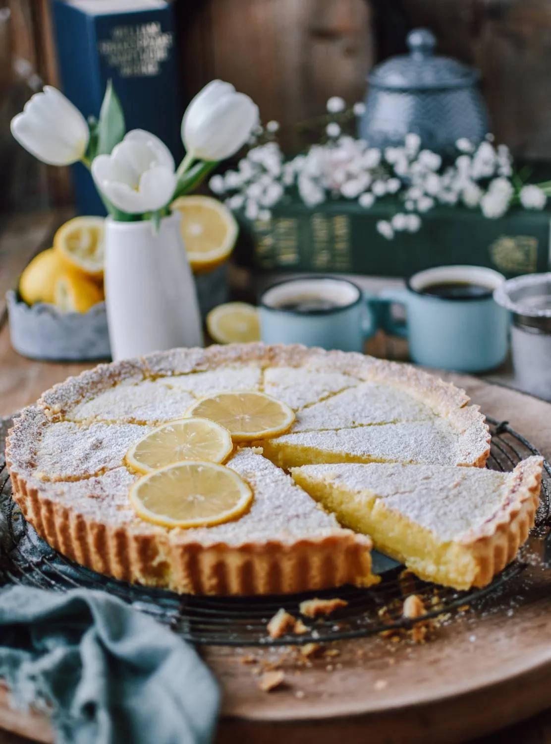 Zitronen-Buttermilch-Shortbread-Tarte: Frühlingsgefühle ⋆ Knusperstübchen