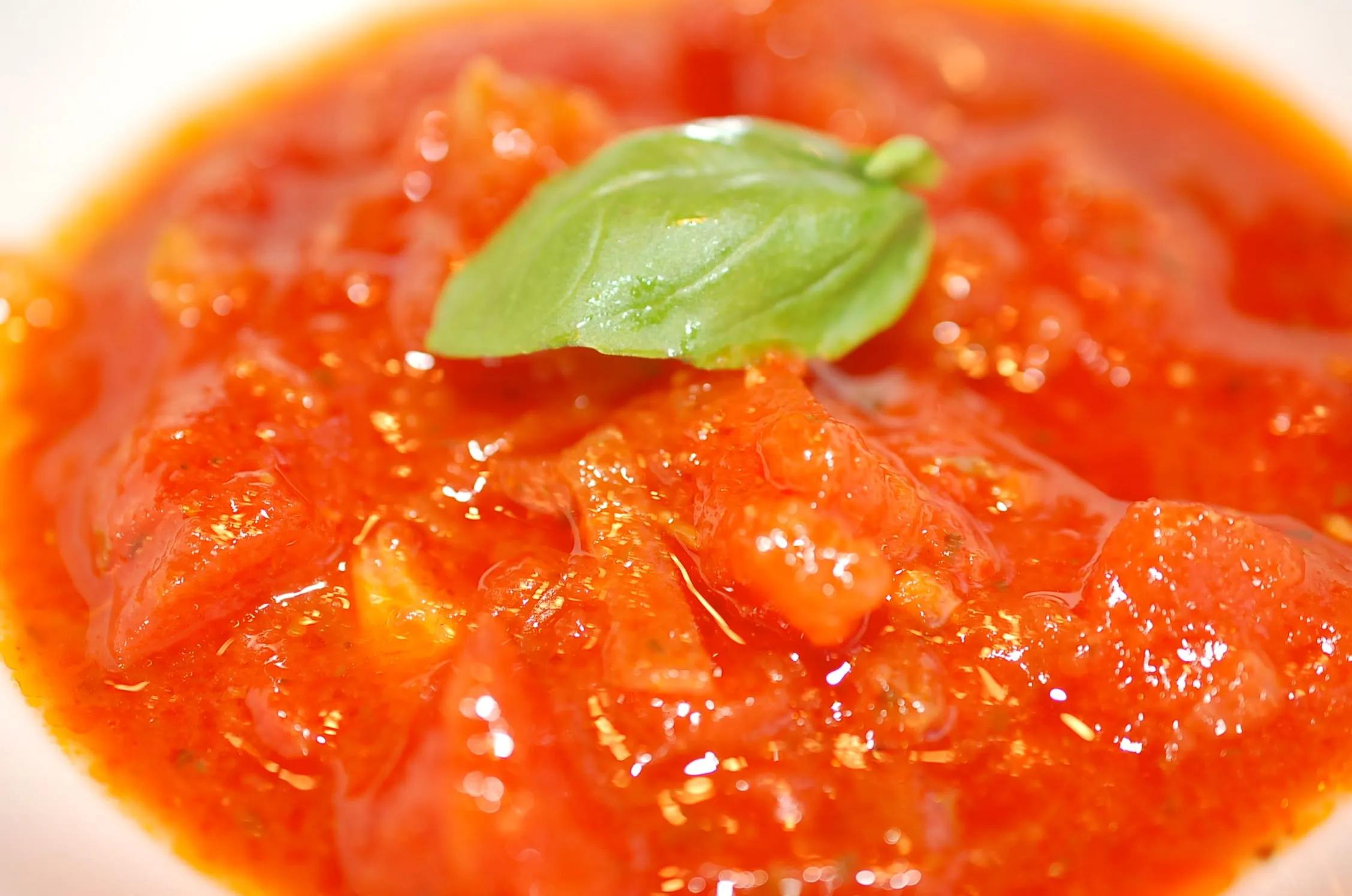 Einfache italienische Tomatensauce nach klassischem Rezept