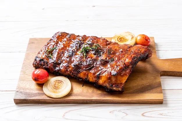 Gegrilltes barbecue ribs schweinefleisch | Premium-Foto