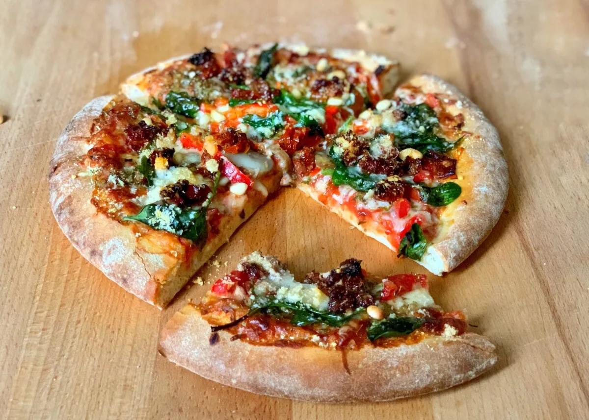 The Best Loaded Vegetarian Pizza - Munchyesta