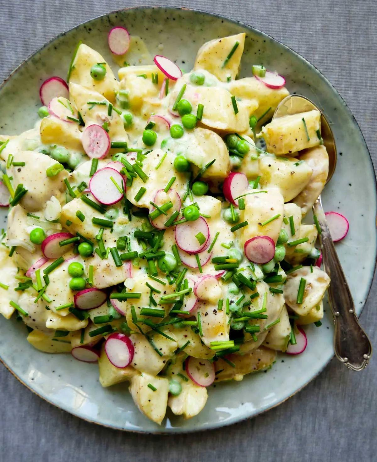 Vegansk Kartoffelsalat – Opskrift på klassisk salat med kartofler