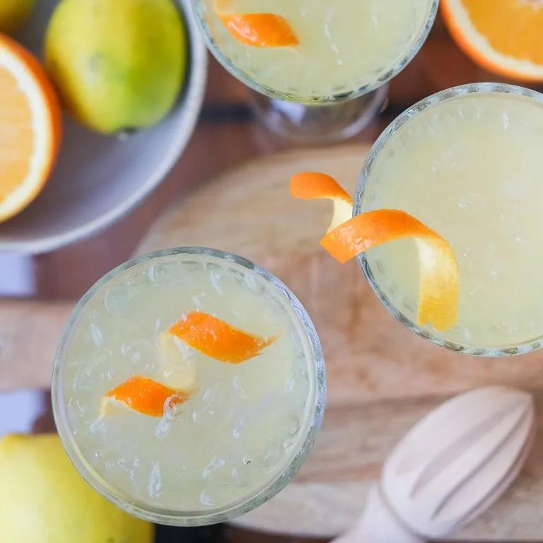 Alkoholfreier Cocktail mit Zitrusfrüchten und Tonic Water
