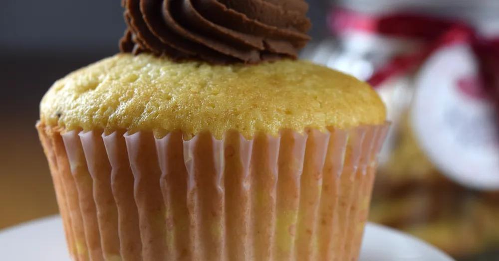 Törtchenbäckerei - Backen, verzieren und genießen: Vanille-Schoko-Cupcakes