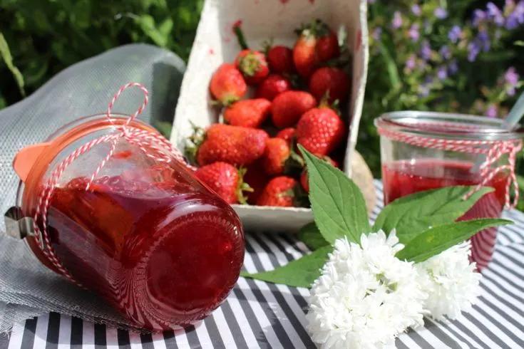 Fix gemacht: Rharbarber-Erdbeer-Marmelade. Mit Schuss. | Marmelade ...
