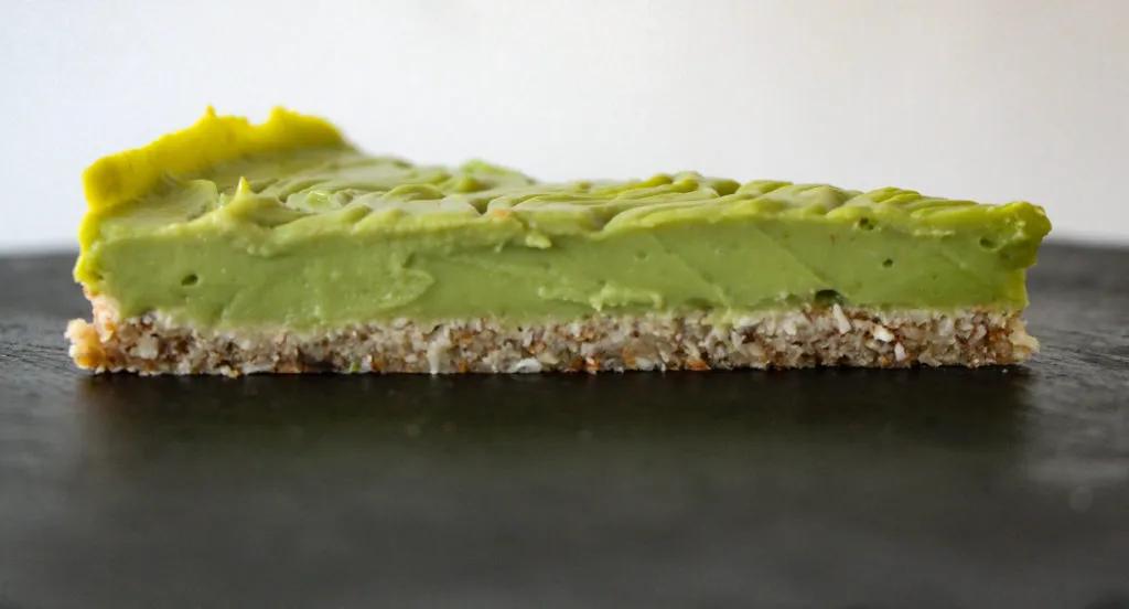 Avocado-Limetten-Tarte (vegan, glutenfrei) - BAKE &amp; NOURISH