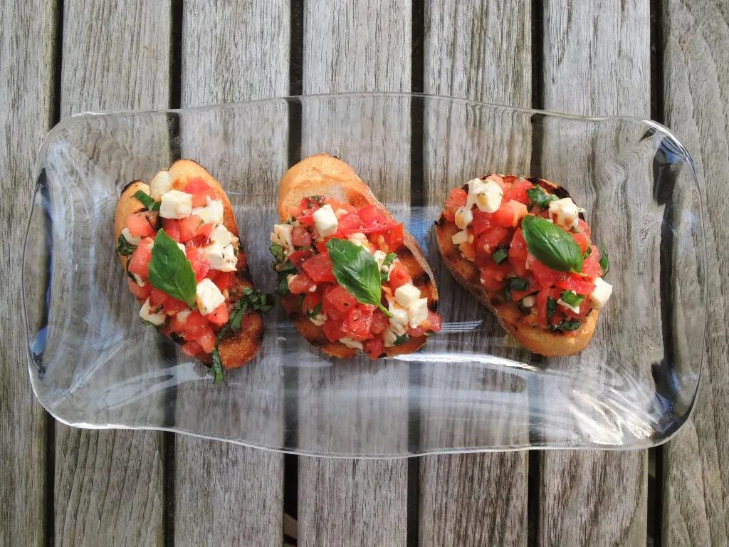 CROSTINI WITH BASIL, MOZZARELLA AND TOMATO – The Weathered Grey Table