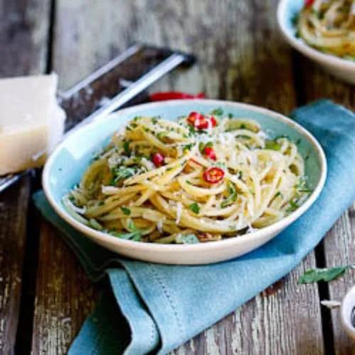 Spaghetti with Anchovies, garlic, lemon &amp; chilli - Simply Delicious ...