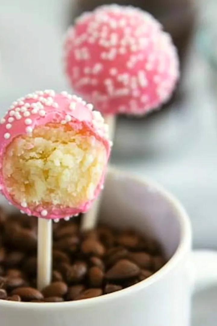 A step by step guide to achieve the most perfect vanilla cake pops ...