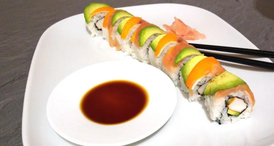 Regenbogen-Sushirolle - Sushi-Liebhaber