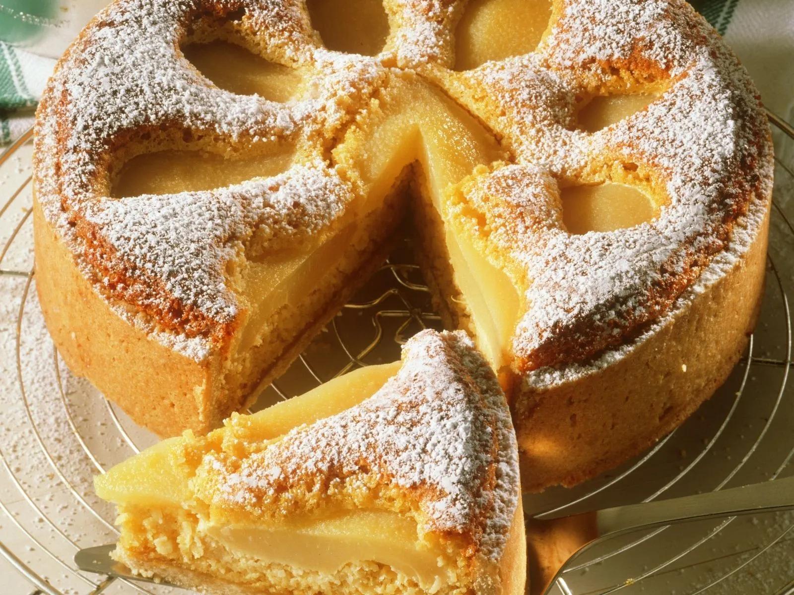 Birnenkuchen mit Mandeln - smarter - Zeit: 40 Min. | eatsmarter.de ...