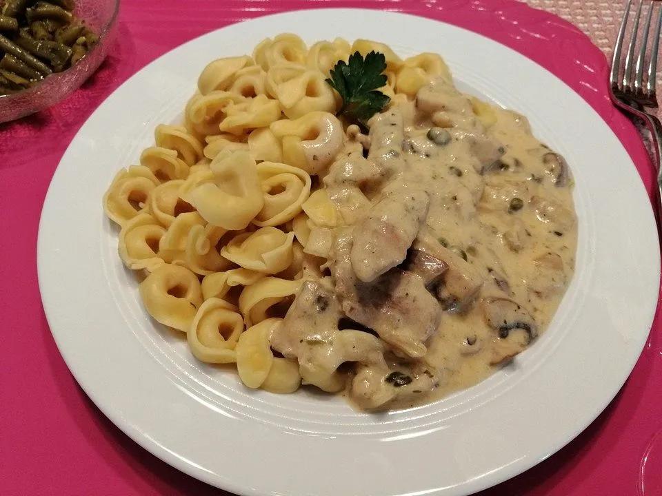 Filetgeschnetzeltes &amp;quot;Stroganoff-Art&amp;quot; mit Tortellini von McMoe| Chefkoch