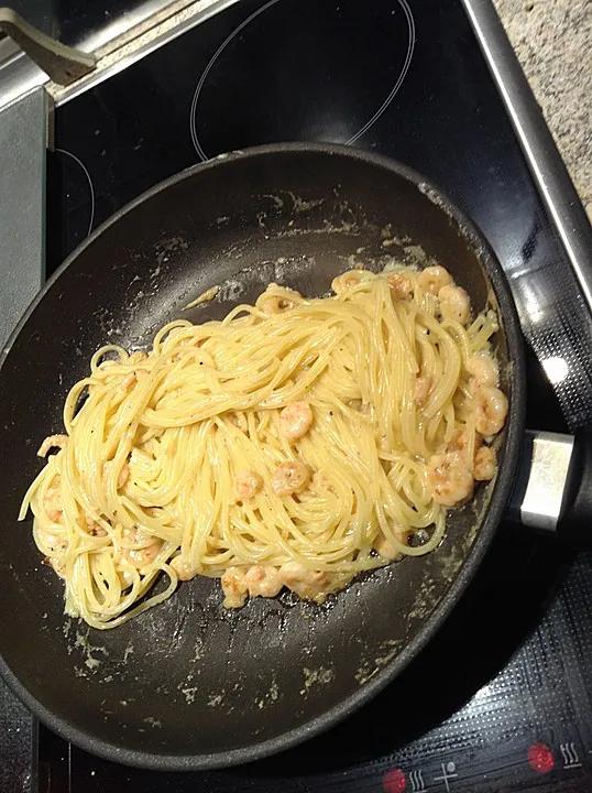 Spaghetti mit Garnelen in Weißwein - Sahnesauce von Deliyah | Chefkoch.de