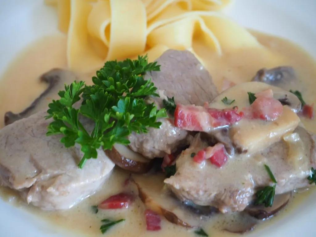 Schweinefilet an Champignon-Rahmsauce • Cucina Christina