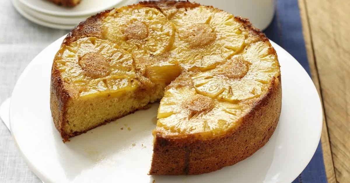 Gestürzter Ananaskuchen mit Honig Rezept | EAT SMARTER