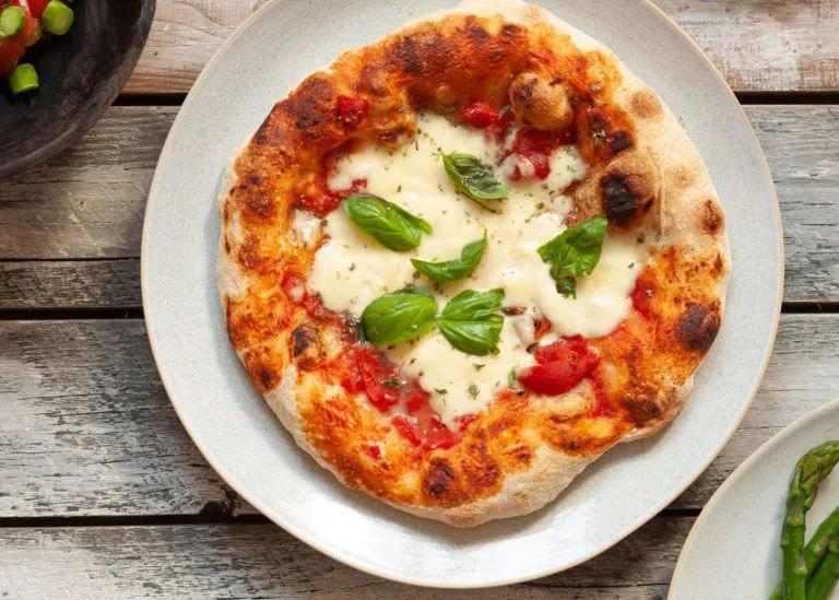 Neapolitanische Pizza | Rezept | Neapolitanische pizza, Italienische ...