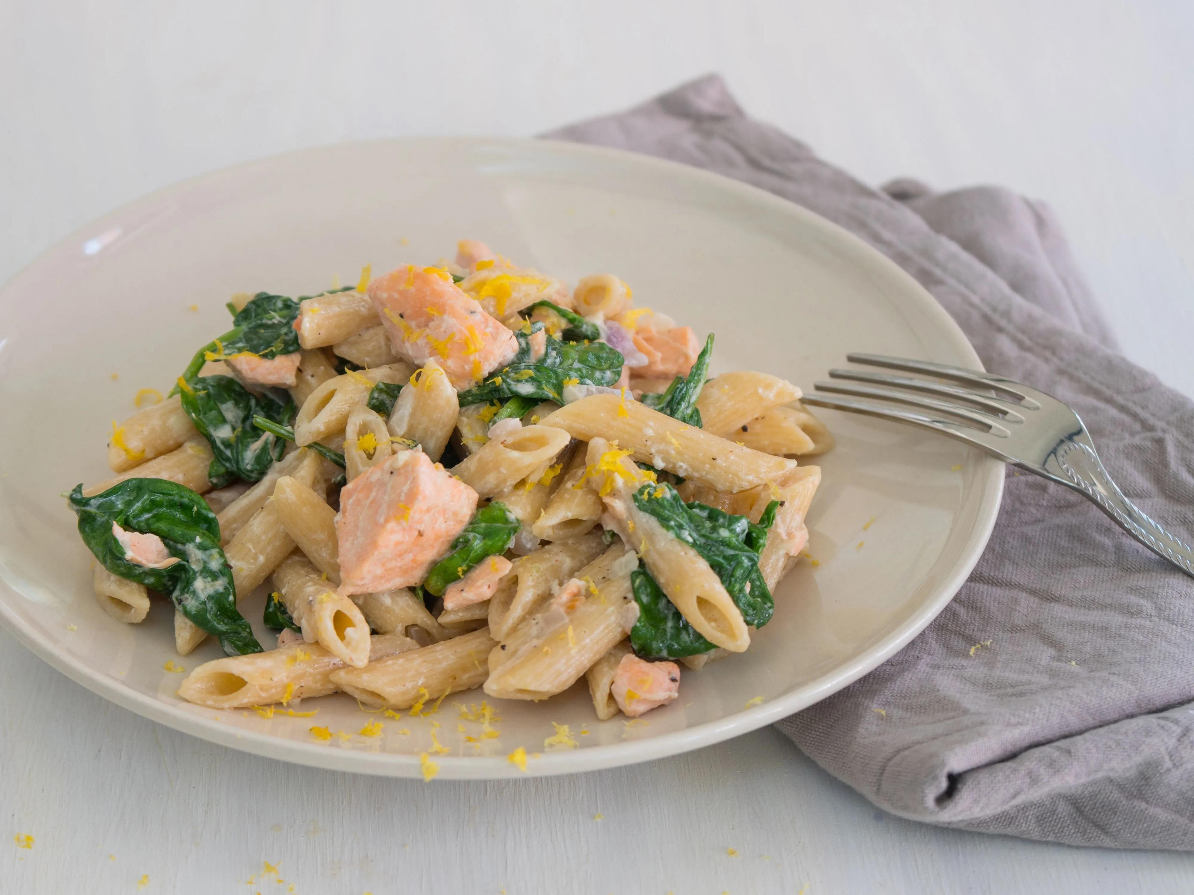 Lachs-Spinat-Pasta Rezept | EAT SMARTER