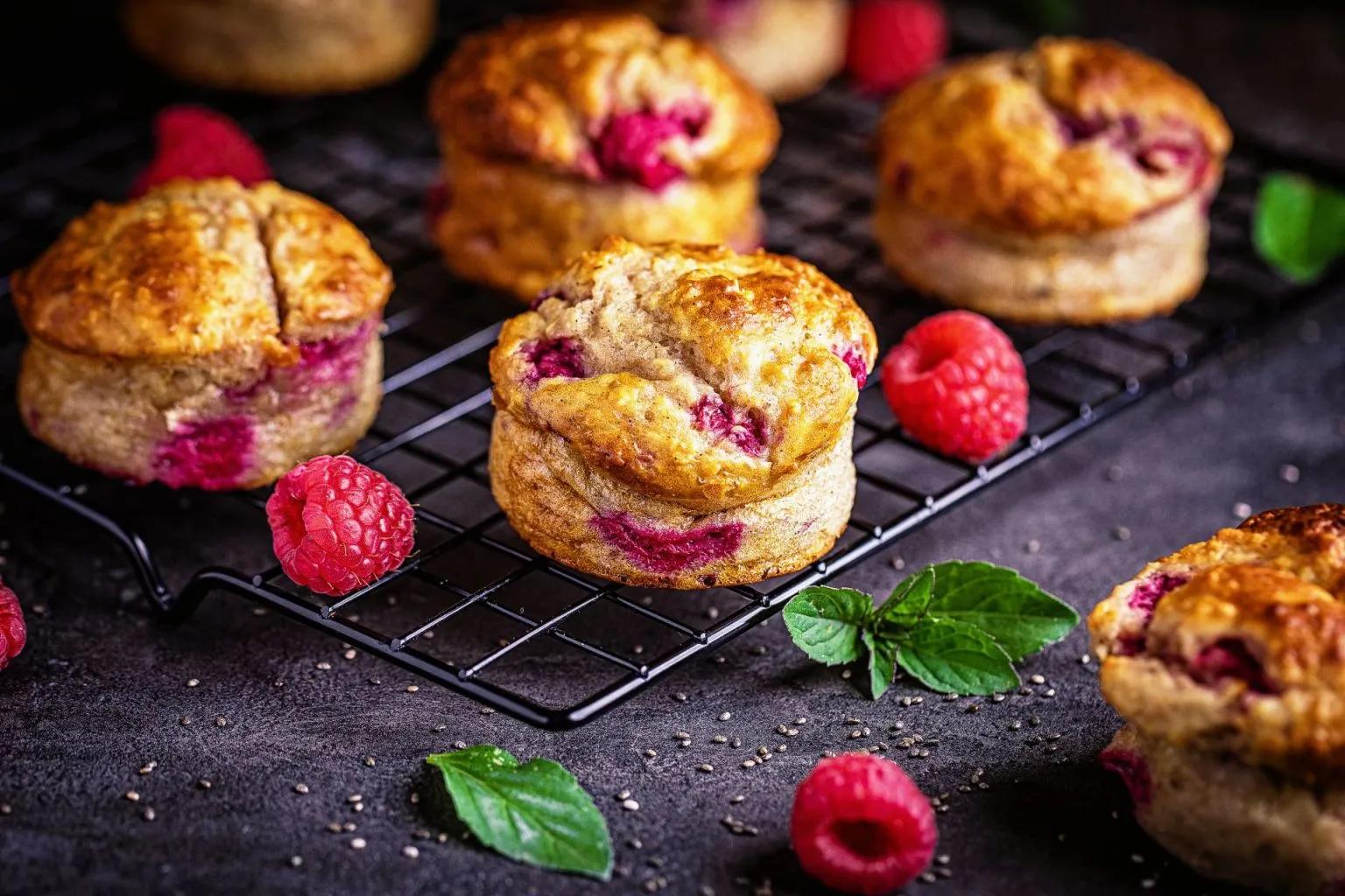 Himbeeren-Quark-Muffins - einfaches Rezept kalorienreduziert