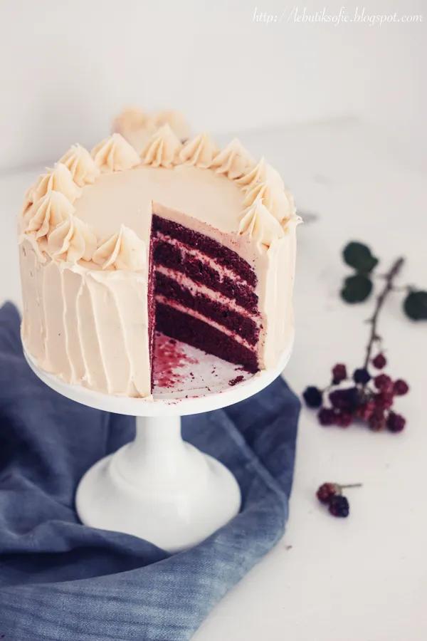 Red Velvet-Torte mit Buttercreme und weißer Schokolade | Kuchen und ...