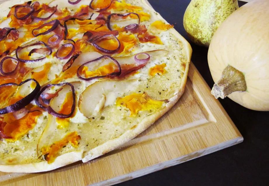 Flammkuchen mit Kürbis und Birne - Törtchen - Made in Berlin