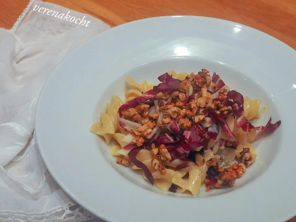 Gorgonzola Pasta mit Radicchio &amp; karamellisierten Walnüssen (und ...