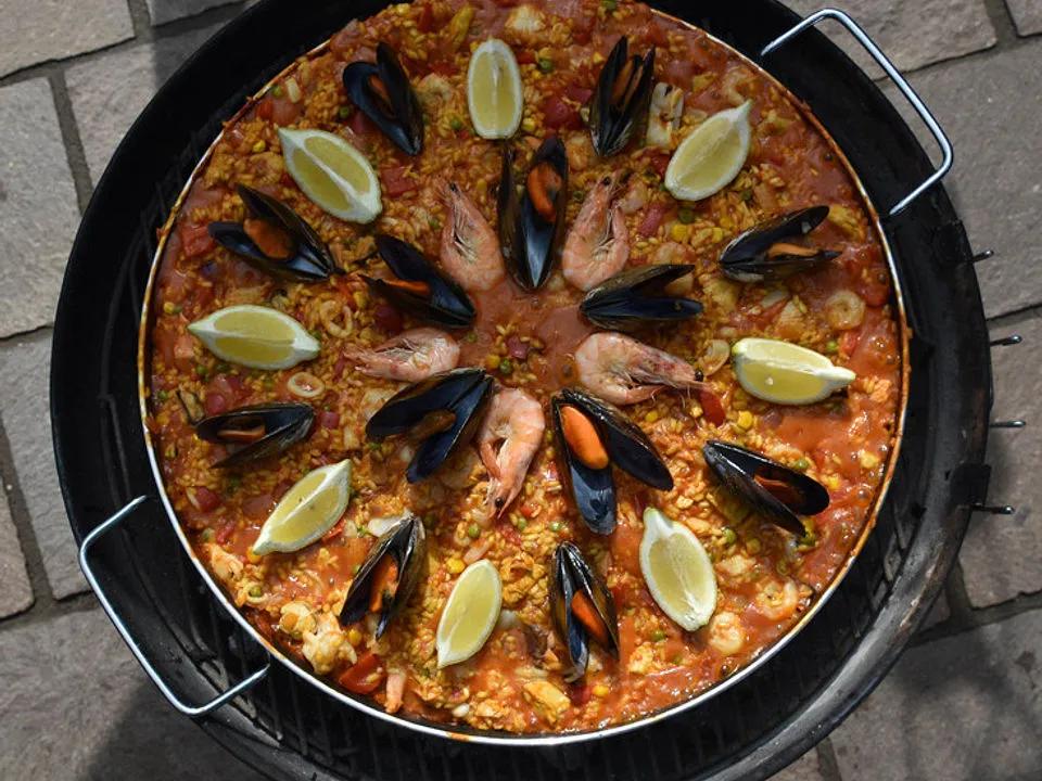 Paella mit Meeresfrüchten, Fisch und Geflügel nach Schnabulierer von ...