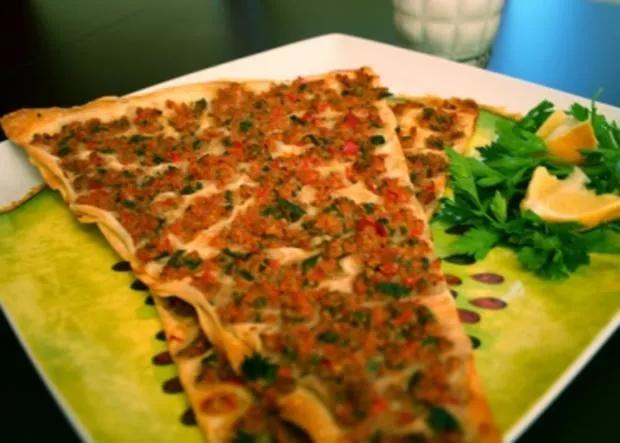 Türkische Pizza (Lahmacun) - Rezept mit Bild - kochbar.de