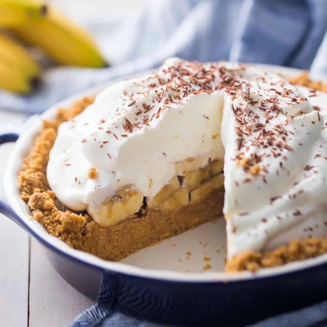 Banoffee Pie: bananas &amp; toffee, an incredible combo! -Baking a Moment