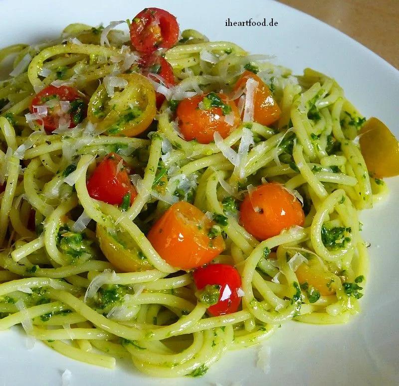 Spaghetti mit Pistazien-Rucola-Pesto &amp; bunten Tomaten | Rucola pesto ...