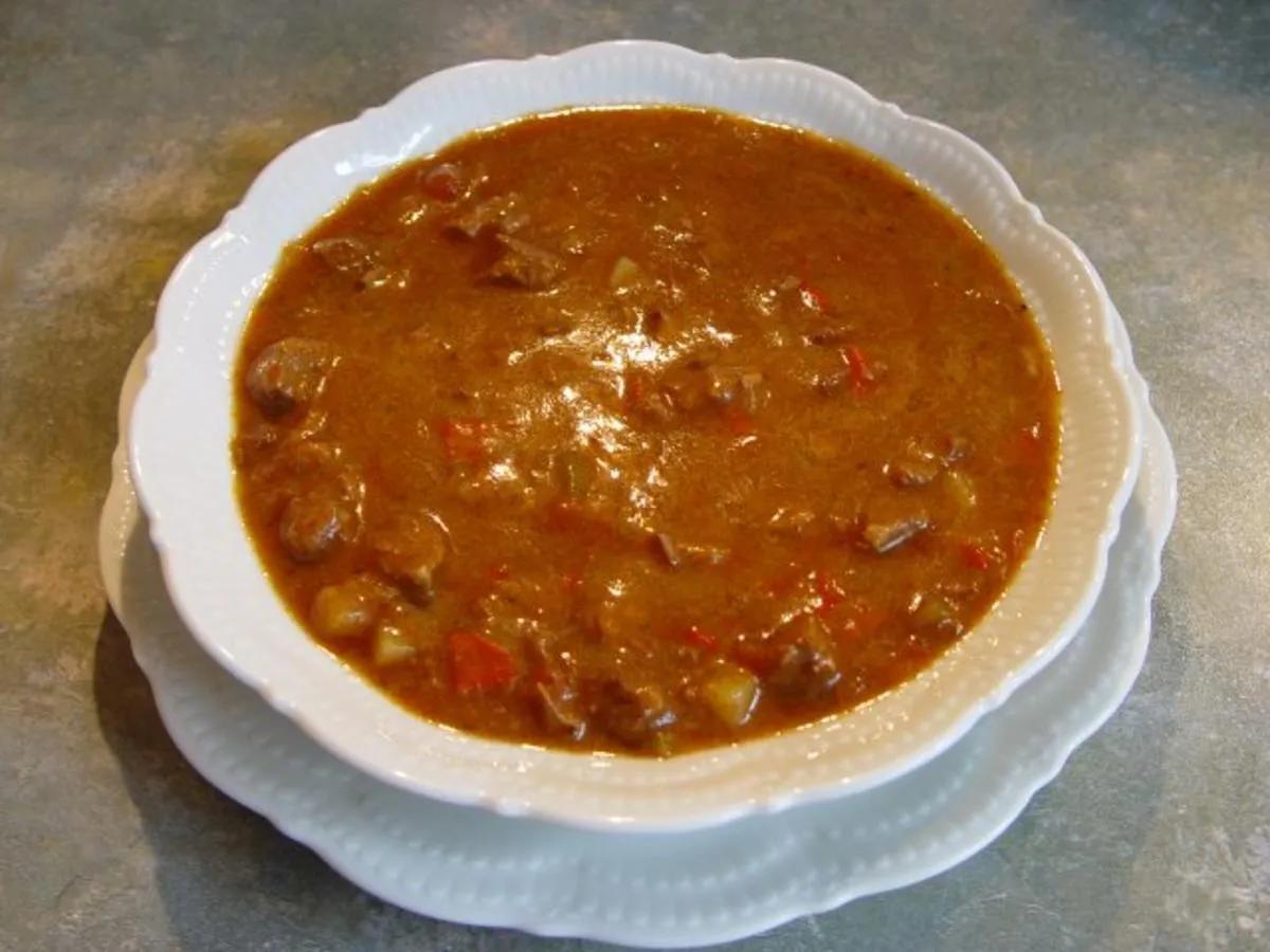 Gulaschsuppe für 10 Personen - Rezept mit Bild - kochbar.de