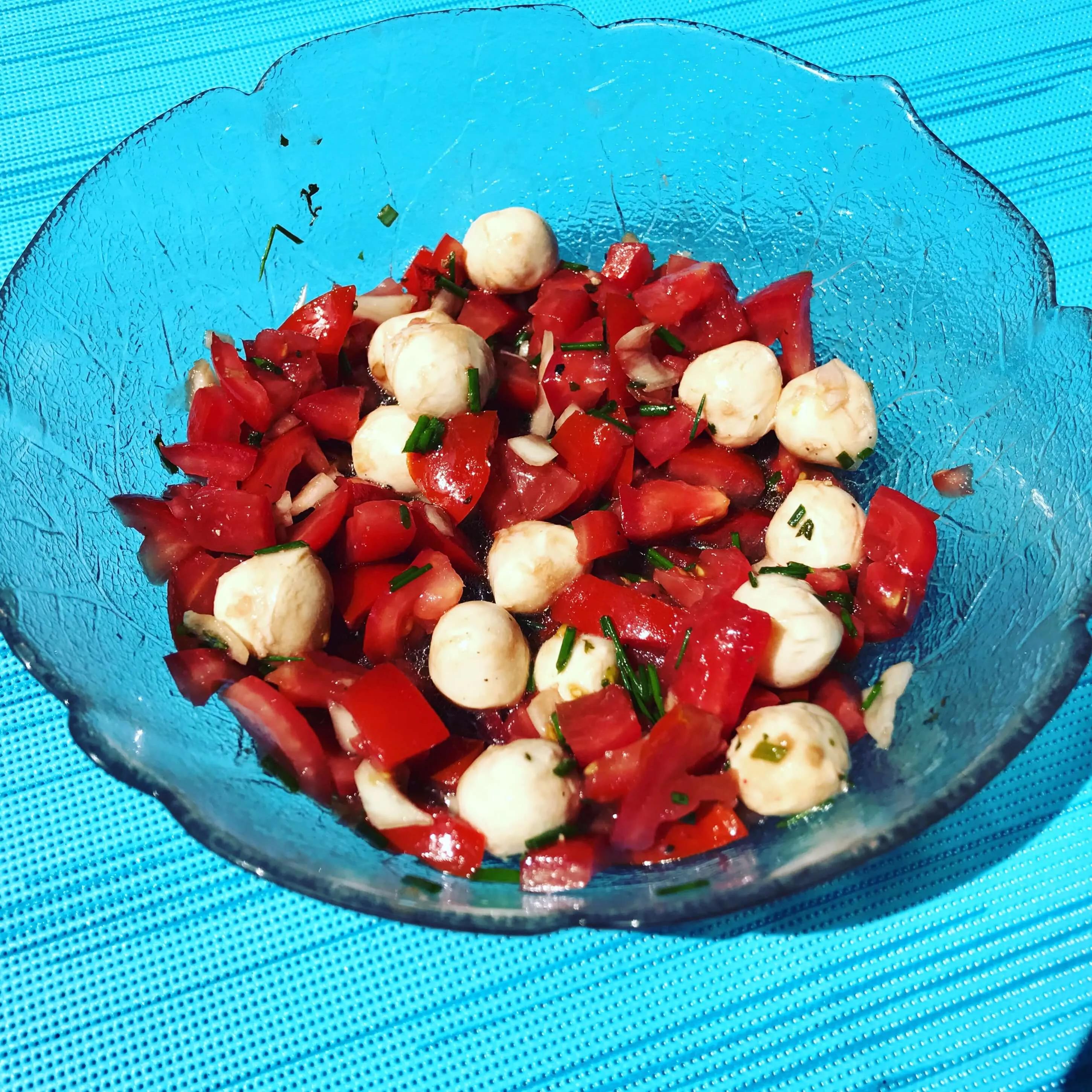 Tomaten Salat mit Mozzarella Kugeln - Zu Faul Zum Kochen