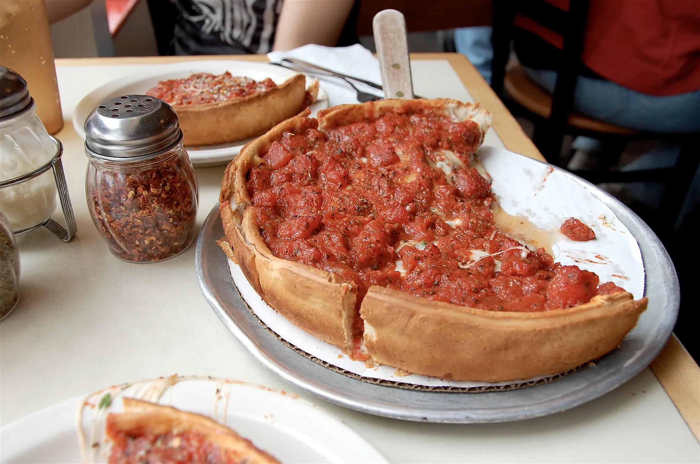 File:Chicago-style pizza.jpg - Wikimedia Commons