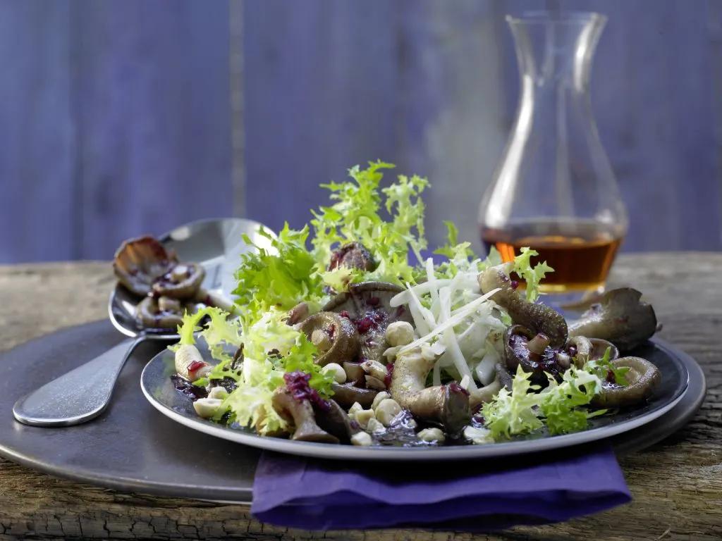 Pilzsalat mit Frisée Rezept | EAT SMARTER