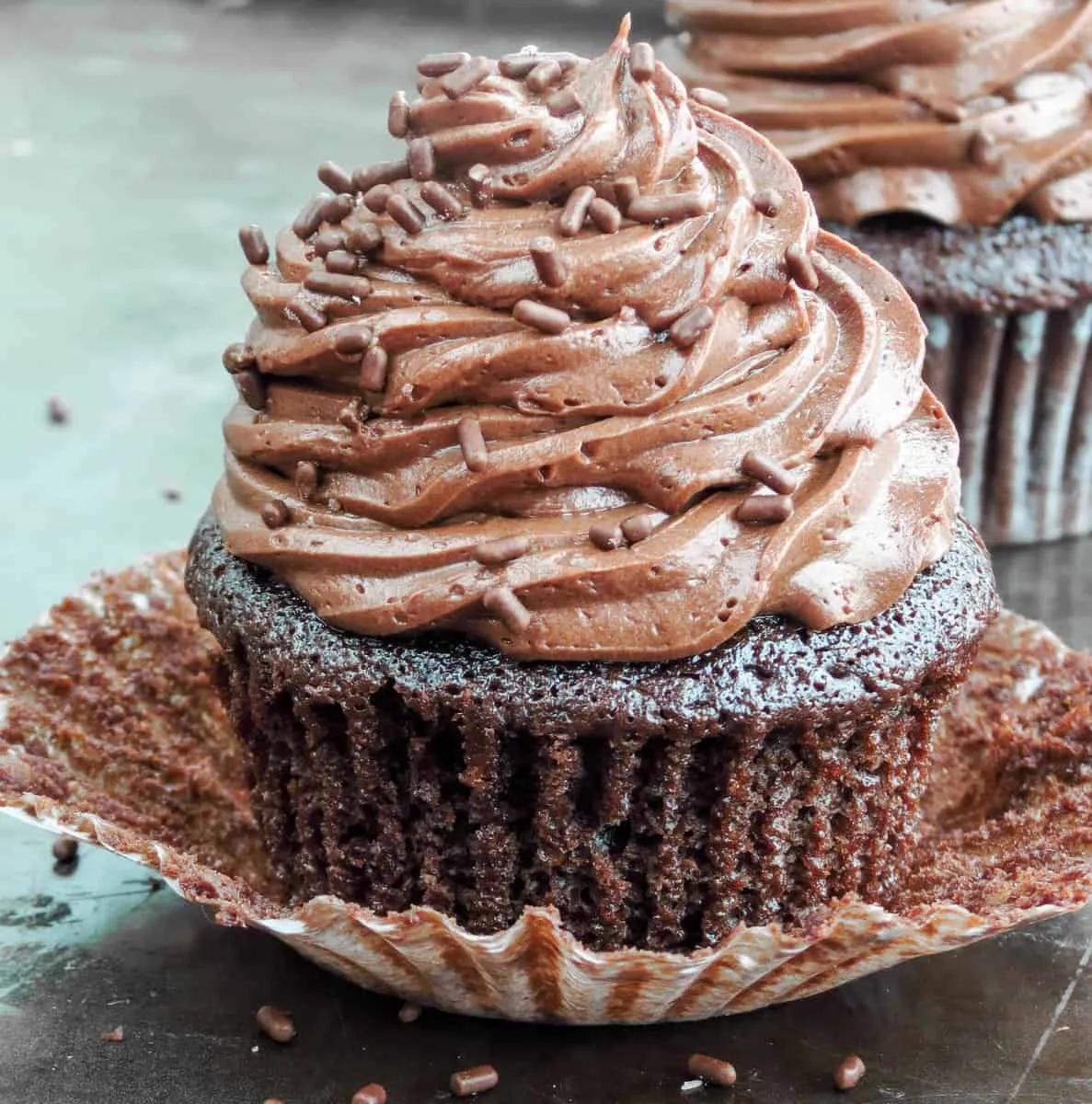 Best Easy Moist Chocolate Cupcakes