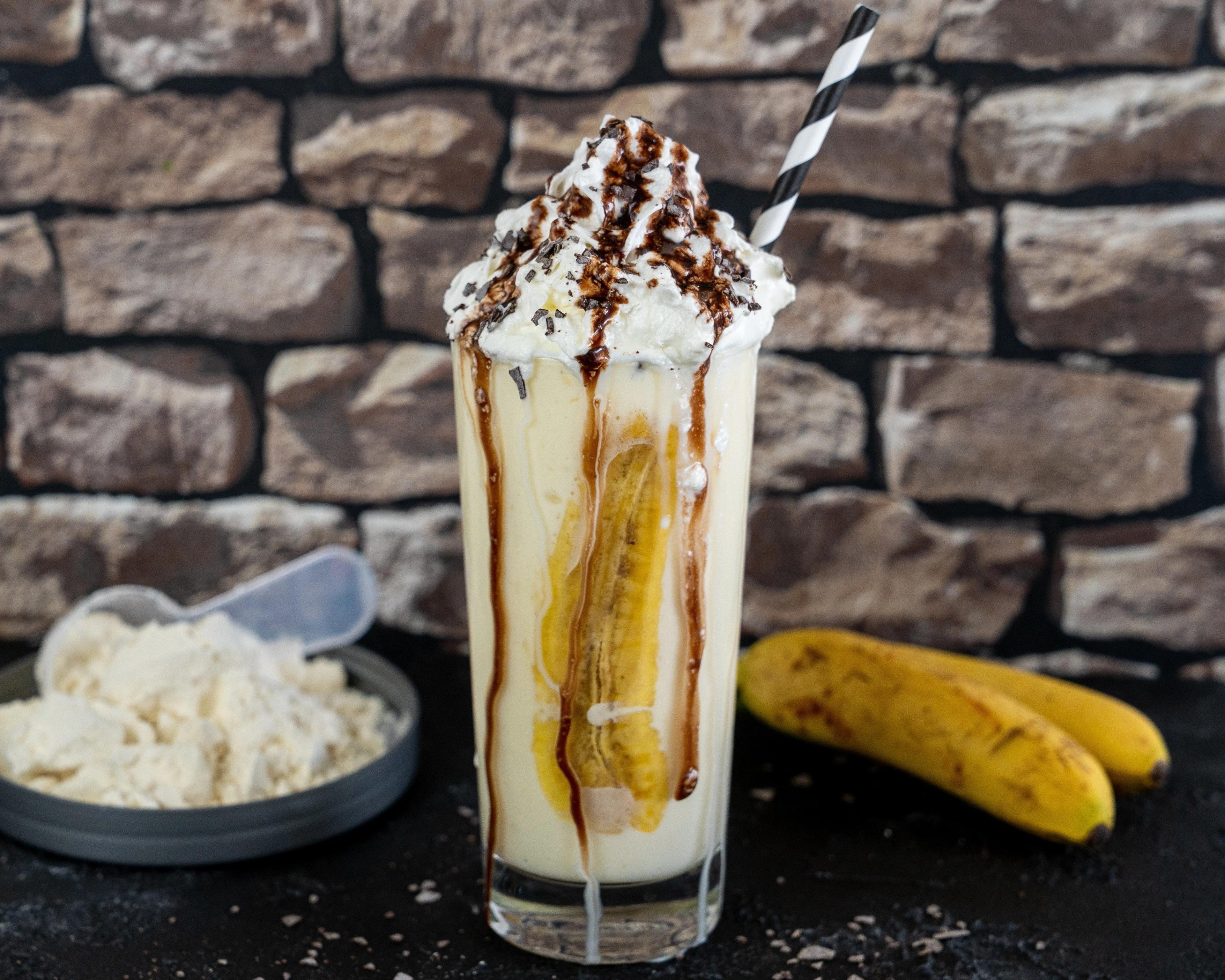 Bananenmilch Protein Milchshake | Bananen Split Shake | Bananen ...