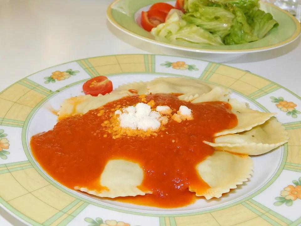 Hausgemachte Ravioli mit feiner Tomatensoße von Boritz | Chefkoch