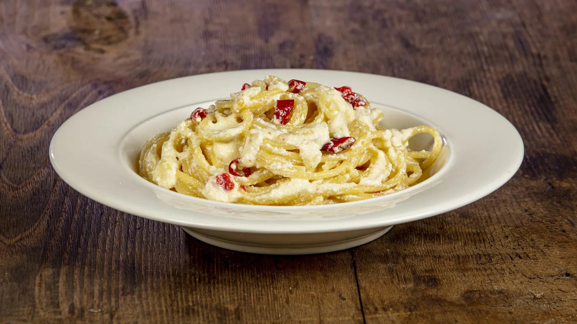 Spaghetti aglio olio e peperoncino con la ricotta - Ricette Casa Pappagallo