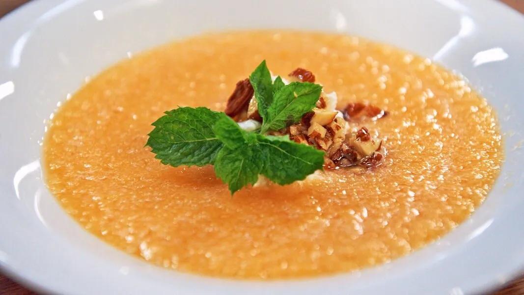Kalte Melonensuppe mit Honigmandeln | NDR.de - Ratgeber - Kochen - Rezepte