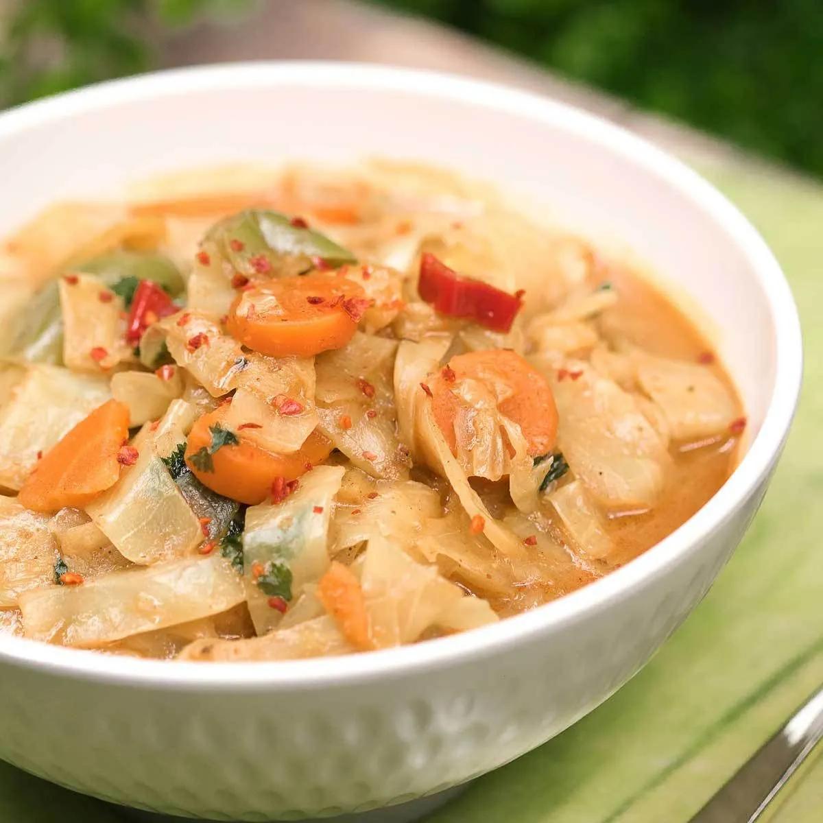 Weißkohl-Curry - Lecker und einfach zubereitet | Low Carb | vegan ...