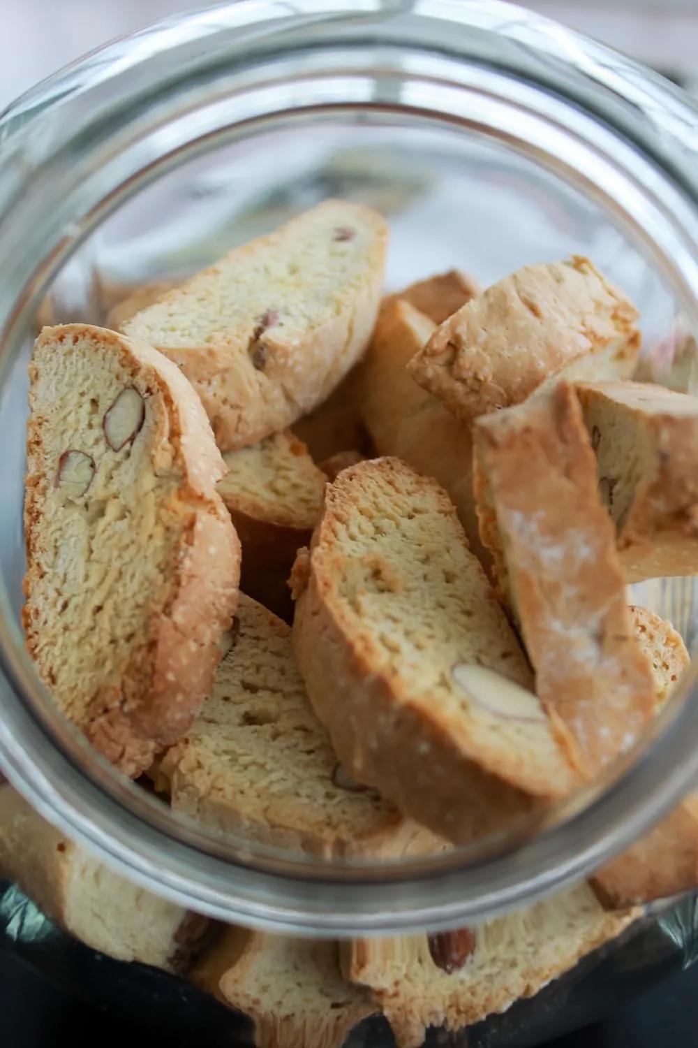 Recipe for Cantuccini almond biscuits - Italian Notes