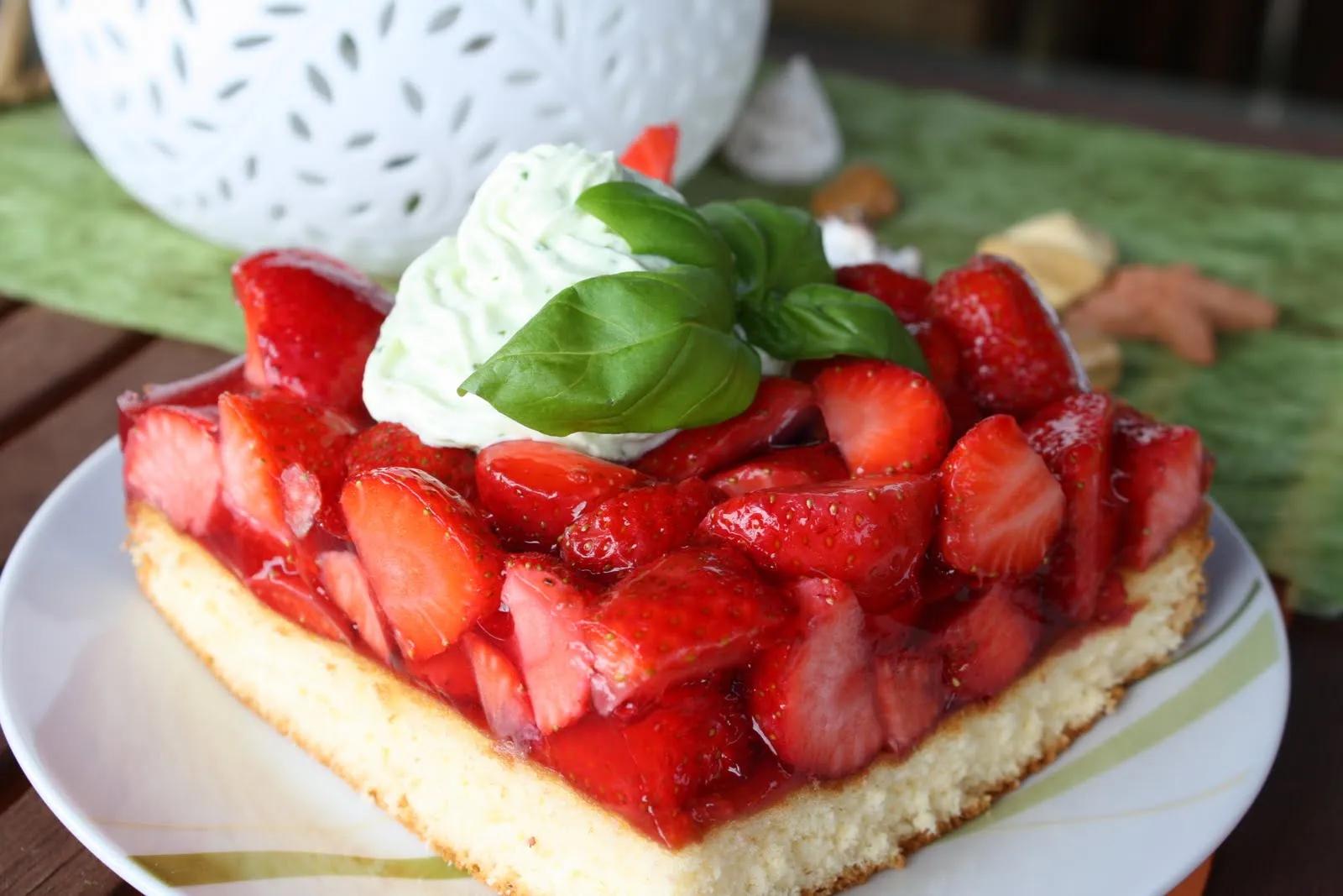 dies´und das und süsse Sachen...: Erdbeerkuchen mit Basilikumsahne