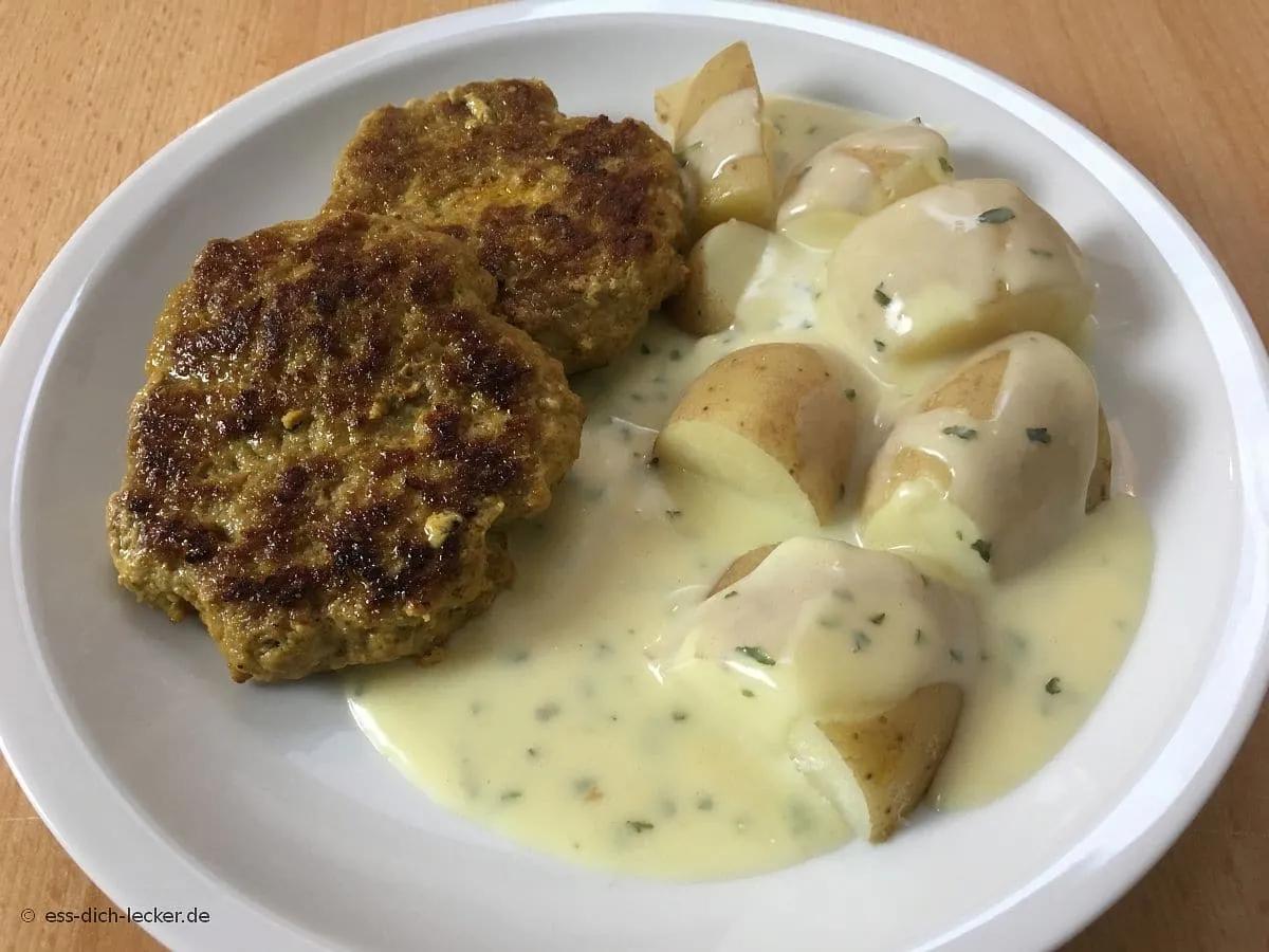 Fleischpflanzerl mit Pellkartoffeln und Kräuterrahmsoße - ess-dich-lecker