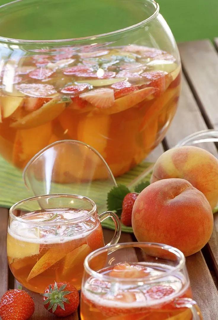 Erdbeer-Pfirsich Bowle | Pfirsich bowle, Fruchtige drinks, Bowle ...