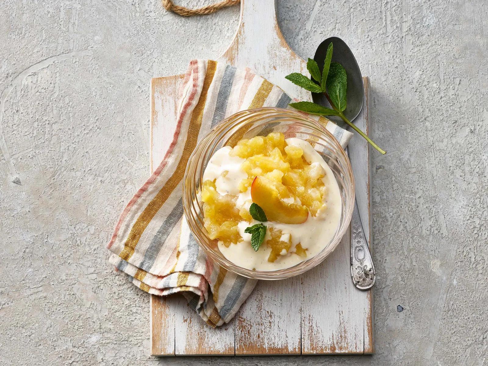 Pfirsich-Grütze mit Honig-Crème-fraîche | Kochen