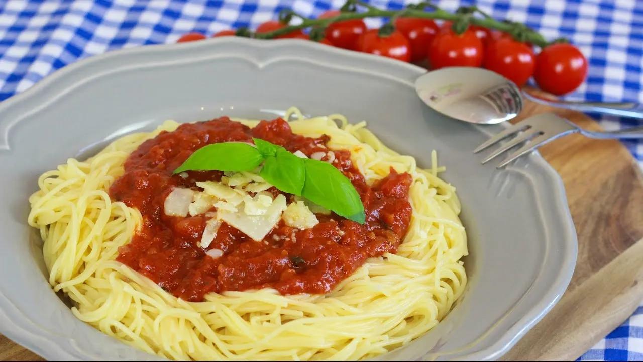 BESTE Pasta mit Tomatensauce- Schnellste und einfachste Tomatensauce ...