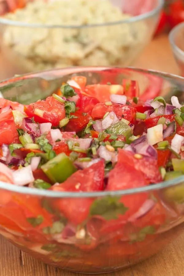 Salsa Med Tomater, Lökar Och Koriander Fotografering för Bildbyråer ...