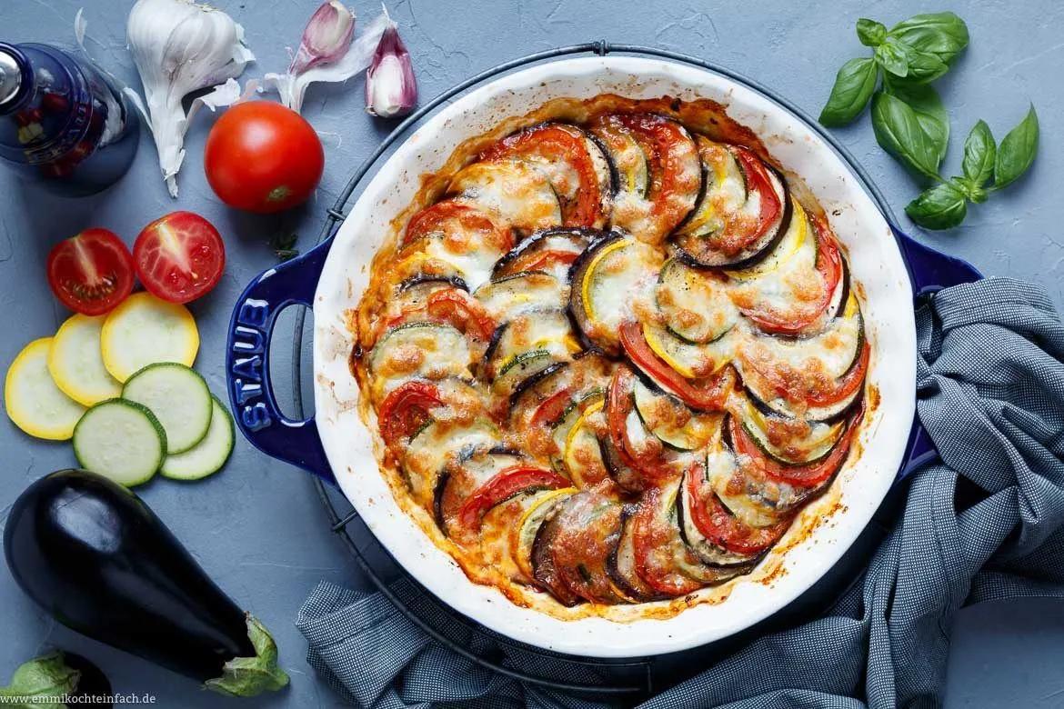 Ratatouille aus dem Ofen mit Mozzarella | Das einfache und ...