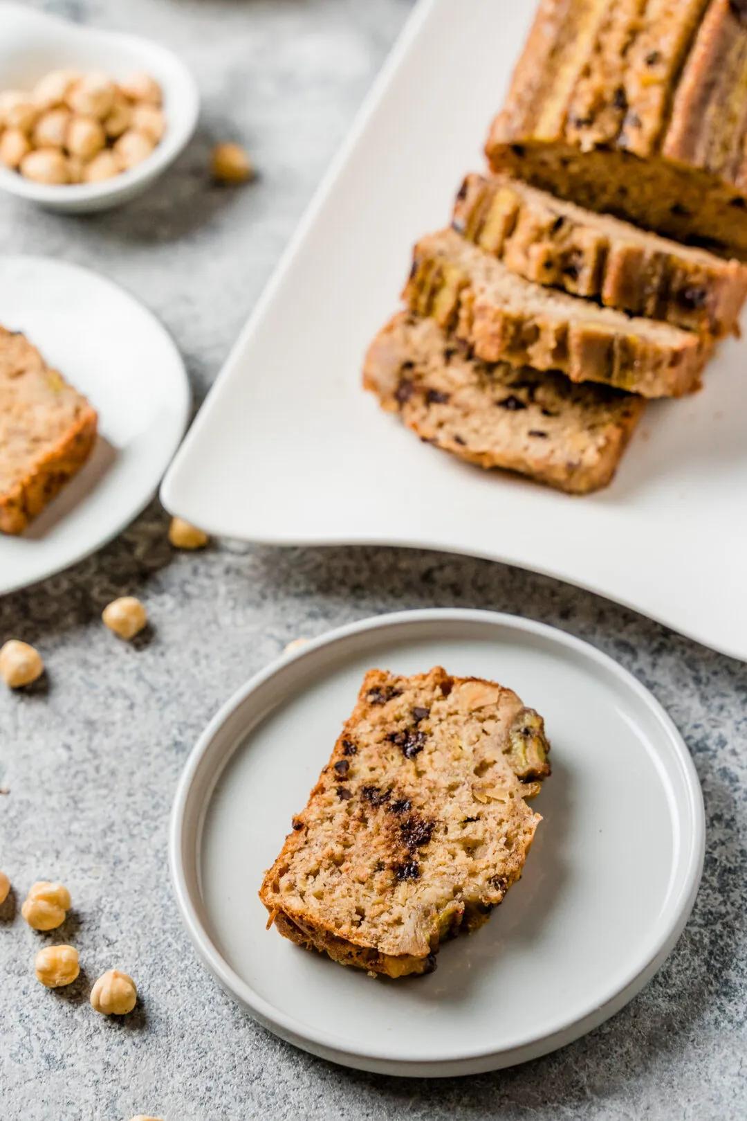 Veganes Bananenbrot - Rezept mit Haselnüssen und ohne tierische ...