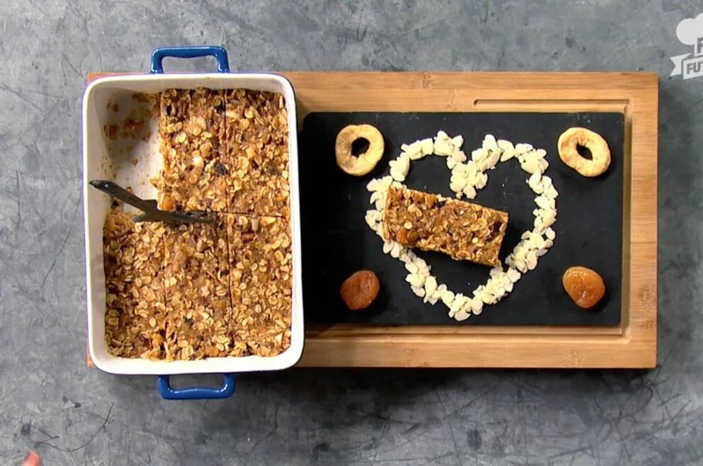 Selbst gemachte Frucht-Müsliriegel ohne Backen im Video