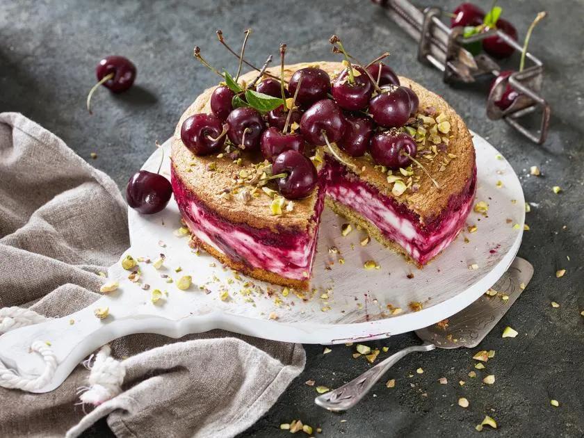 Kirsch-Quark-Torte ganz einfach gemacht | Simply Yummy
